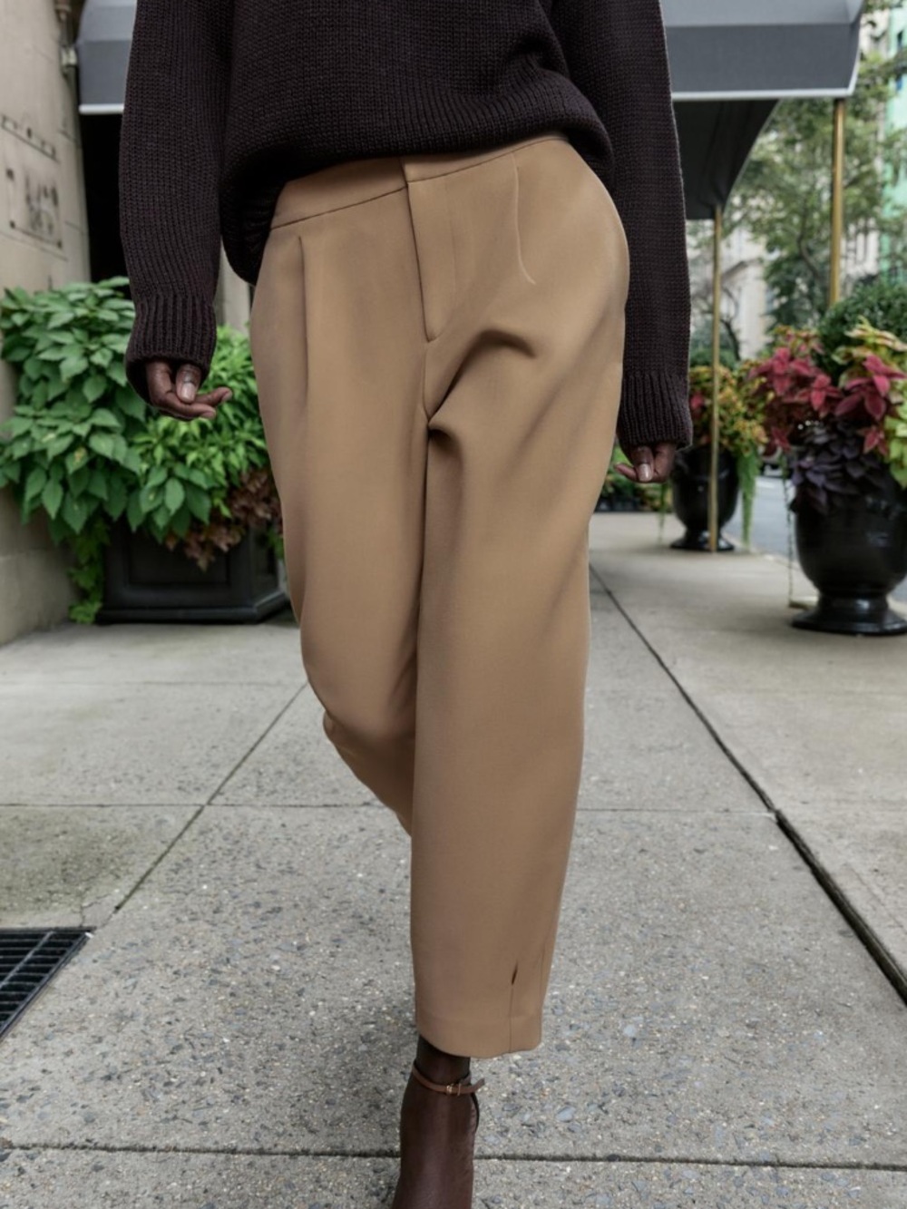Zara NWT pleated tan trousers 8372/146